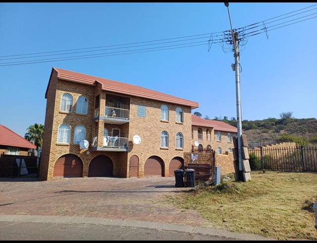 11 BEDROOM APARTMENT FOR SALE IN LAUDIUM